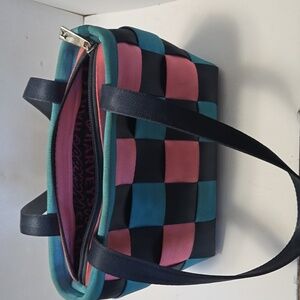 Harveys seat belt purse